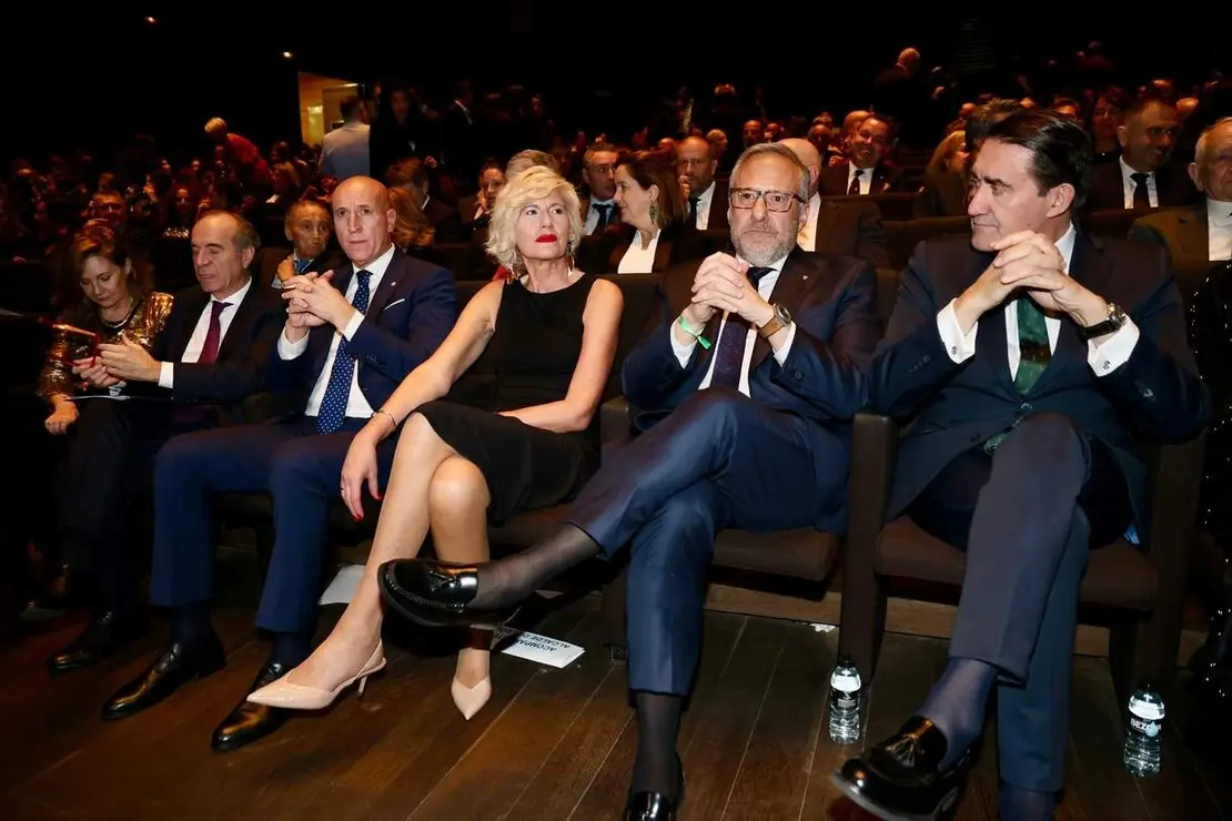 La Federación Leonesa de Empresarios celebra el 33 Día de la Empresa con un acto al que asiste el presidente de la Confederación Española de Organizaciones Empresariales, Antonio Garamendi, y en que se entregarán el galardón al Empresario del Año 2025 y otras distinciones