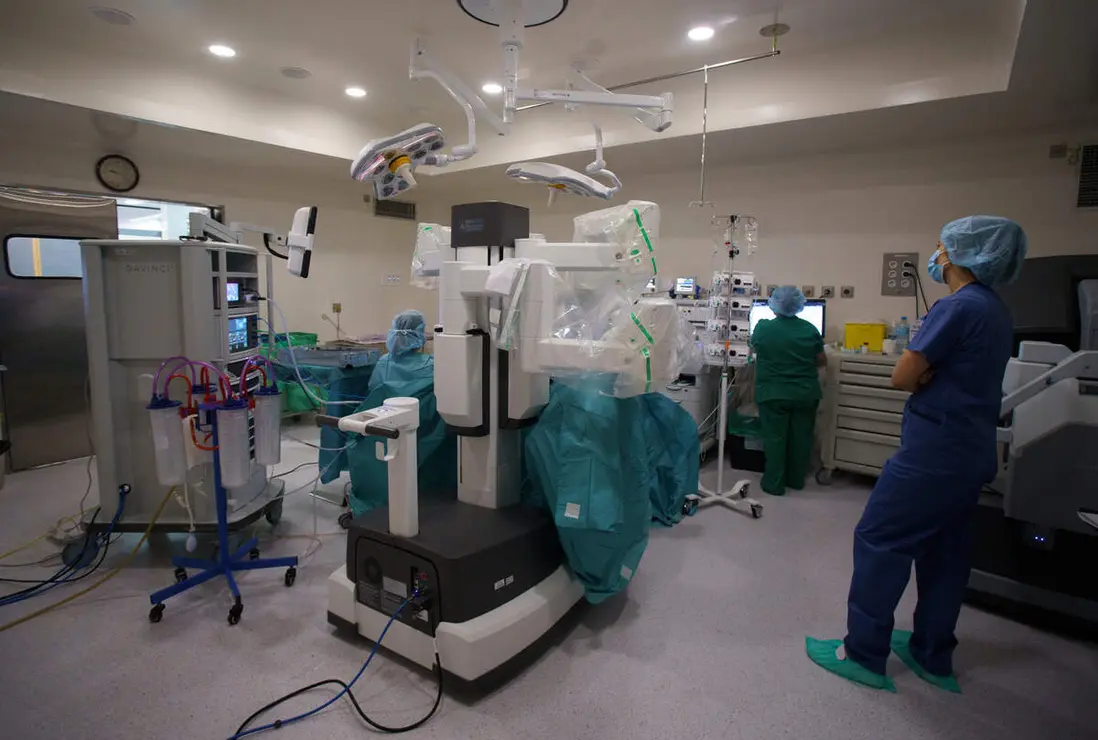 Operación de urología con el robot Da Vinci en el hospital El Bierzo de Ponferrada