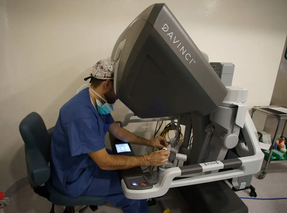 Operación de urología con el robot Da Vinci en el hospital El Bierzo de Ponferrada