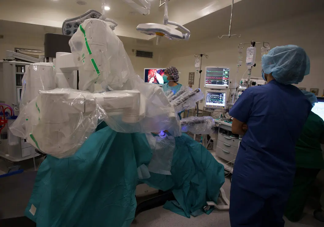 Operación de urología con el robot Da Vinci en el hospital El Bierzo de Ponferrada