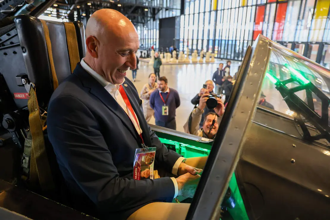 El alcalde de León, José Antonio Diez, preside la inauguración de la 35 edición de Expojoven