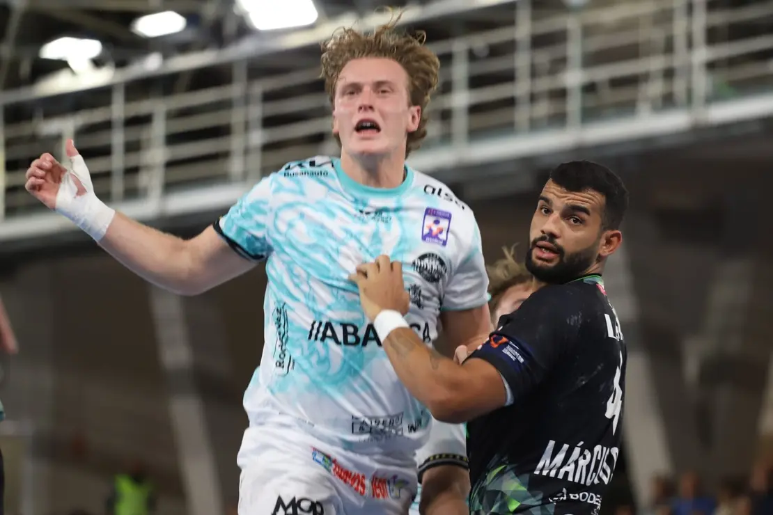 El Abanca Ademar se deja otra renta amplia y solo suma un punto ante Torrelavega. Foto: Isaac Llamazares.