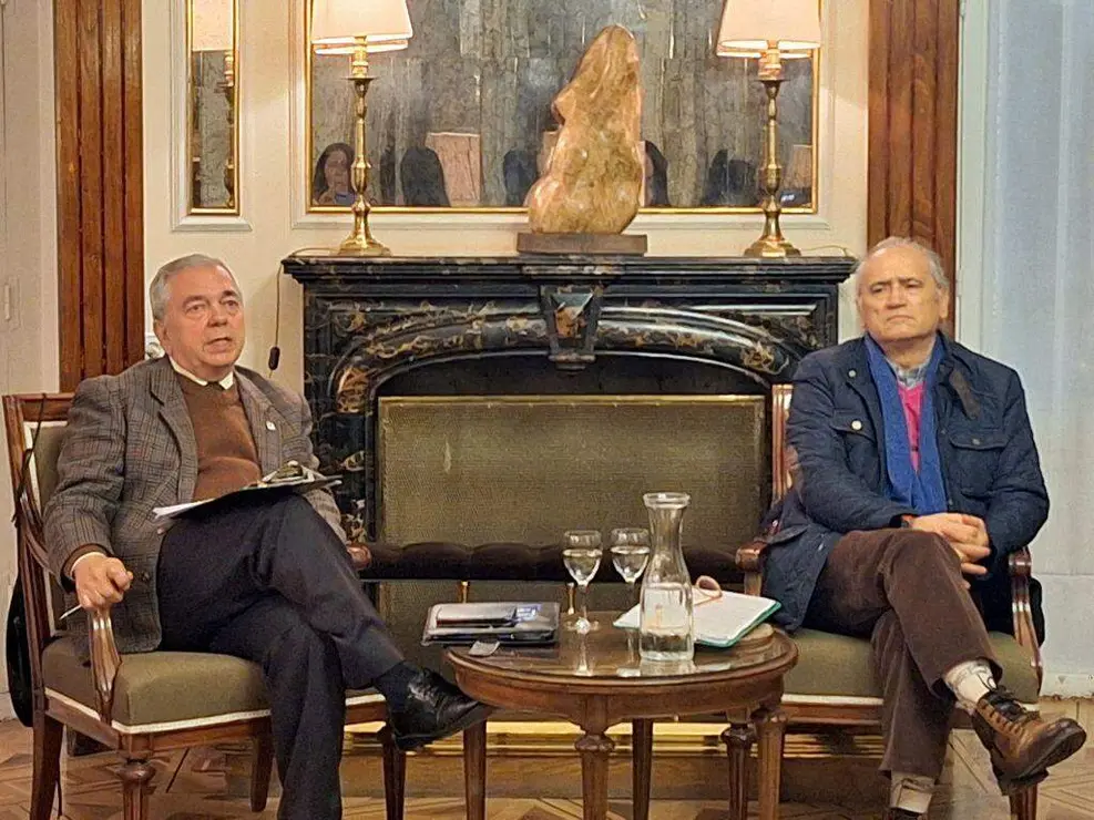 La embajada leonesa en la capital inauguró diciembre una nueva edición de 'Conversaciones en la Casa' con la participación de Rubén Servert. Foto: Casa de León en Madrid.