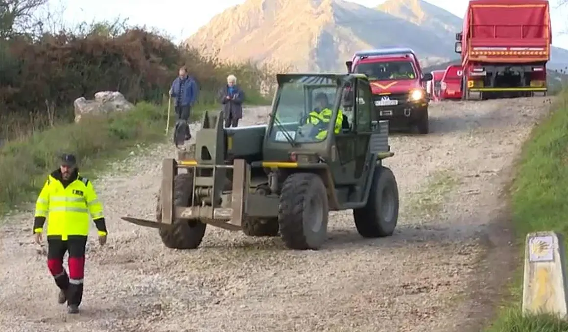 La Policía Nacional y la Unidad Militar de Emergencias (UME) despliegan este martes un amplio dispositivo en la laguna de la antigua mina de El Frondil, en la parroquia riosellana de Berbes, con el objetivo de localizar los cuerpos de Trinidad Suardíaz y su hija Beatriz, desaparecidas en 1987 en León.