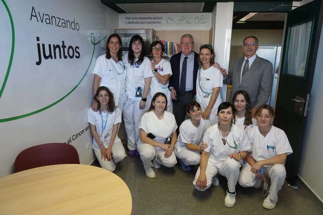 Inauguración de una sala de respiro para pacientes y familiares en la planta de hospitalización de Oncología del Centro Asistencial Universitario de León, creada por la Asociación Española Contra el Cáncer