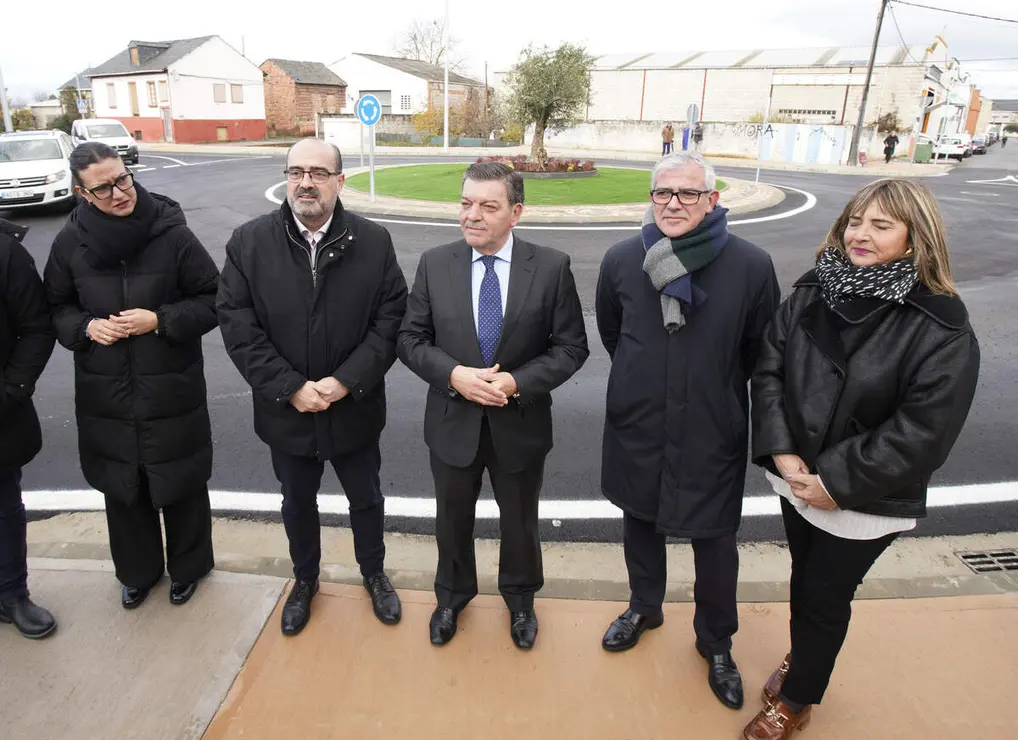 El consejero de la Presidencia, Luis Miguel González Gago, asiste al acto de inauguración del nuevo acceso a la pedanía Ponferradina de Toral de Merayo (León)