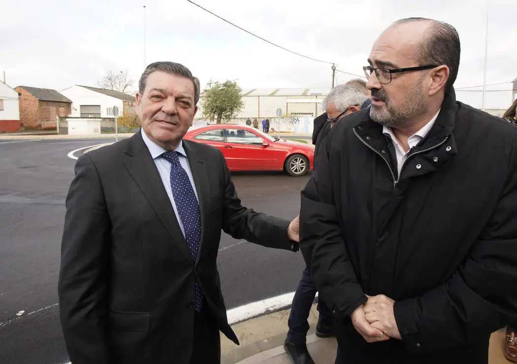 El consejero de la Presidencia, Luis Miguel González Gago, asiste al acto de inauguración del nuevo acceso a la pedanía Ponferradina de Toral de Merayo (León)