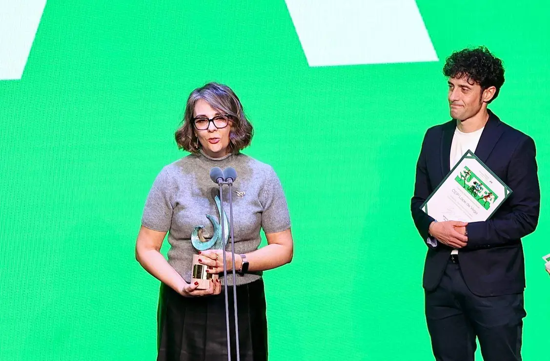 El Premio Iberdrola Supera Social, que reconoce a los proyectos que ayudan a la integración de la mujer a través de la práctica deportiva, recayó en el CEIP Lope de Vega, un "centro muy pequeñito y con familias con muchas necesidades" ubicado a las afueras de León, que a través del Colpbol "ha permitido que la paz vuelva a las calles", según la directora del centro, María José Núñez.