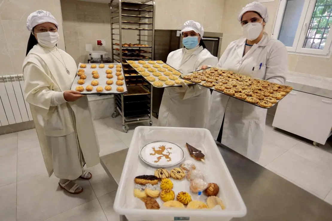 Los conventos de León reciben por primera vez un Solete Guía Repsol. Monasterios de Sahagún y de Concepcionistas destacan por su repostería artesanal. En la imagen, actividad repostera en el convento de las Carbajalas en una imagen de archivo. Foto: Campillo
