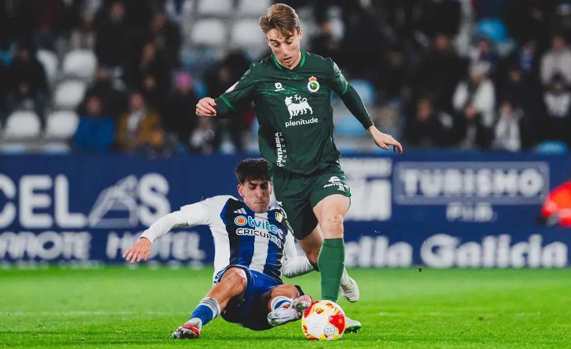 La Ponferradina dice adiós a la Copa del Rey en un partido lleno de giros, impulsos y lamentos. El Toralín asistió a una eliminatoria marcada por el desacierto local y la pegada cántabra.