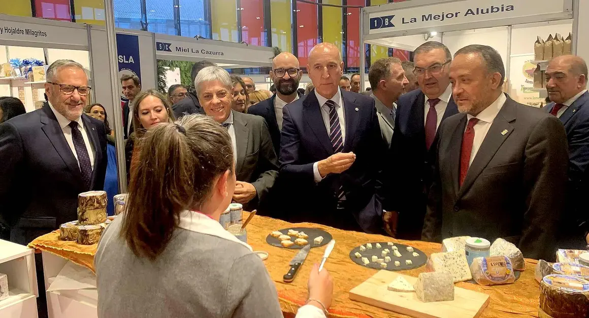 Un instante de la inauguración de la feria de productos de León en el Palacio de Exposiciones.