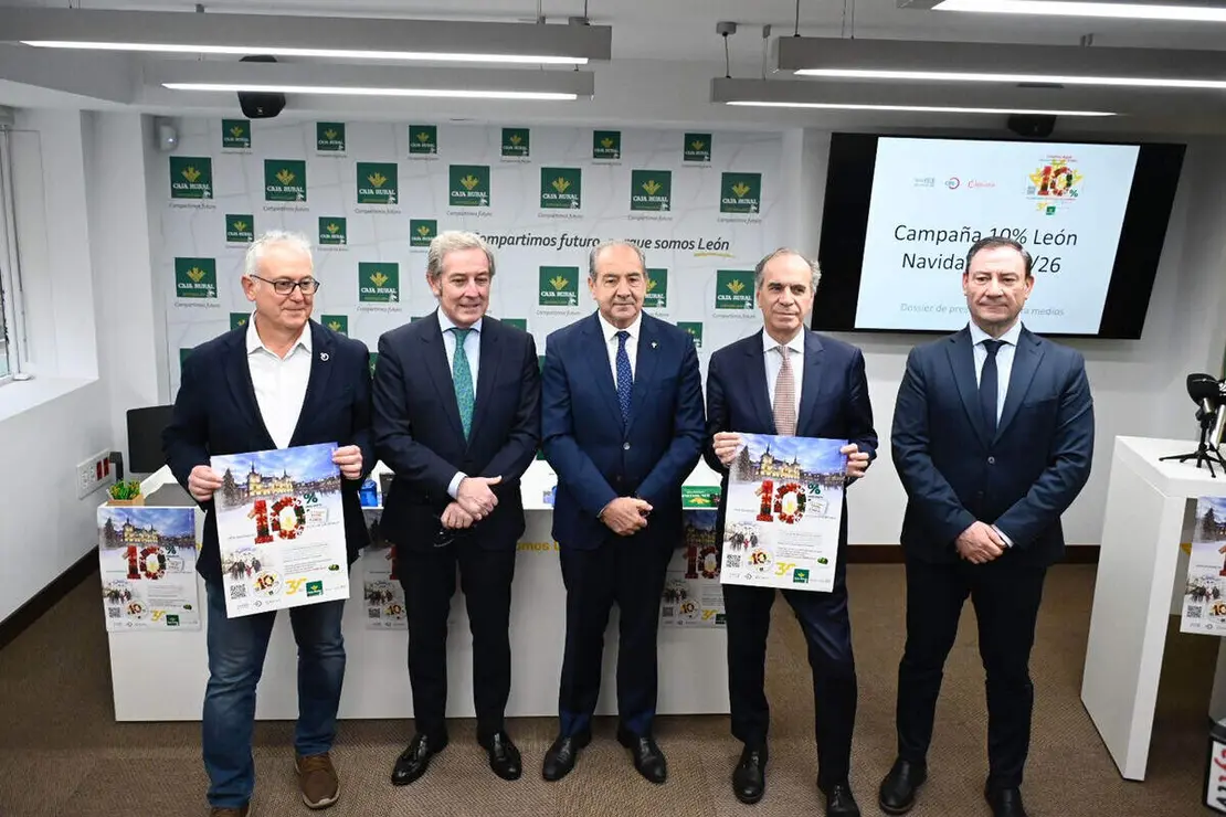 Representantes de Caja Rural y de organizaciones empresariales de León presentan la campaña navideña de descuento de la entidad