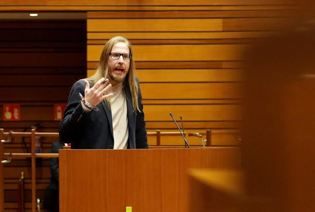 Pleno de las Cortes (7)