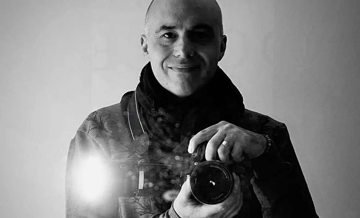 Artista. El fotógrafo   Carlos Nestar.