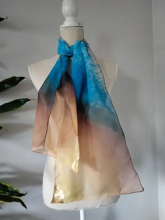 Fular pintado en seda,  por Esther Calzado