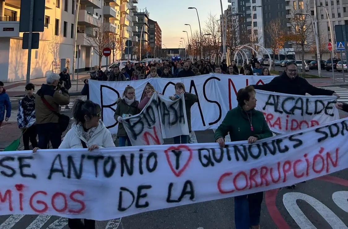 WhatsApp Image 2025-12-13 at 17.58.49 (1)