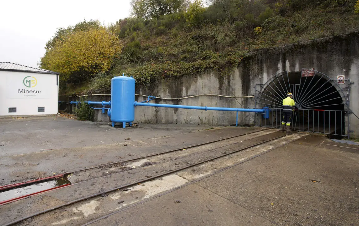 Trabajos de adecuaci&oacute;n de la Escuela Laboral de Laciana (Le&oacute;n), para el proyecto tur&iacute;stico 'La mina en vivo'