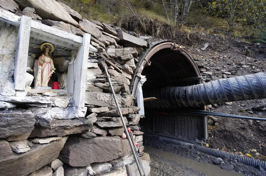 Trabajos de adecuaci&oacute;n de la Escuela Laboral de Laciana (Le&oacute;n), para el proyecto tur&iacute;stico 'La mina en vivo'