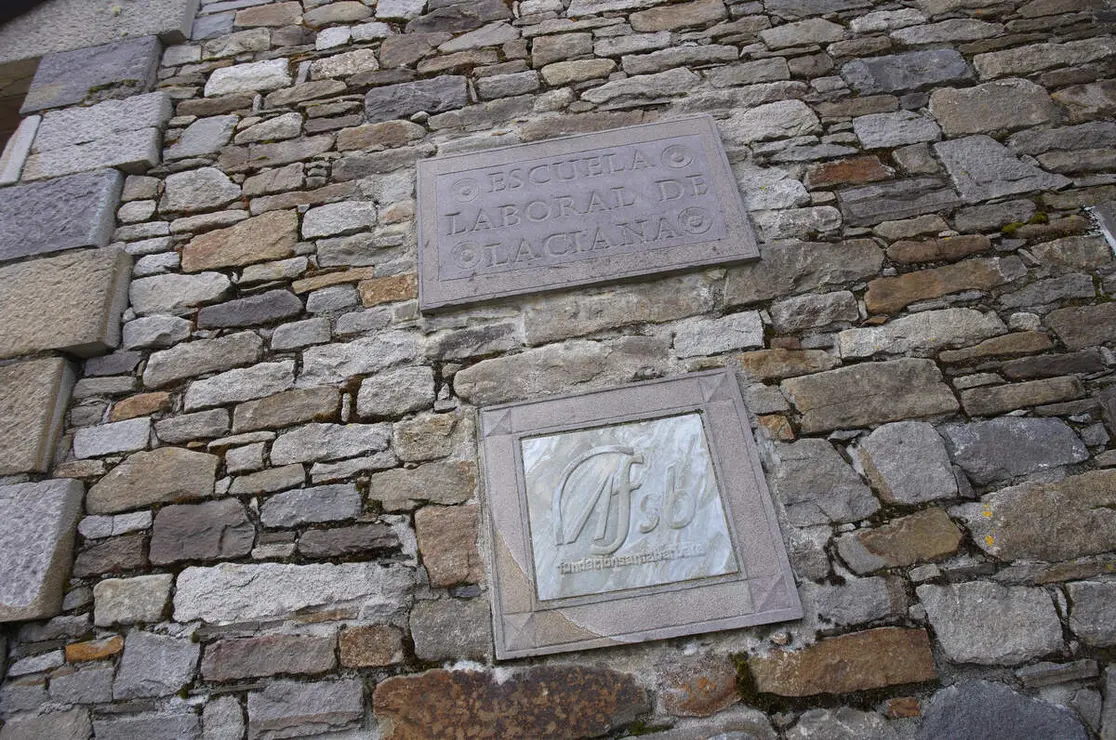 Trabajos de adecuaci&oacute;n de la Escuela Laboral de Laciana (Le&oacute;n), para el proyecto tur&iacute;stico 'La mina en vivo'