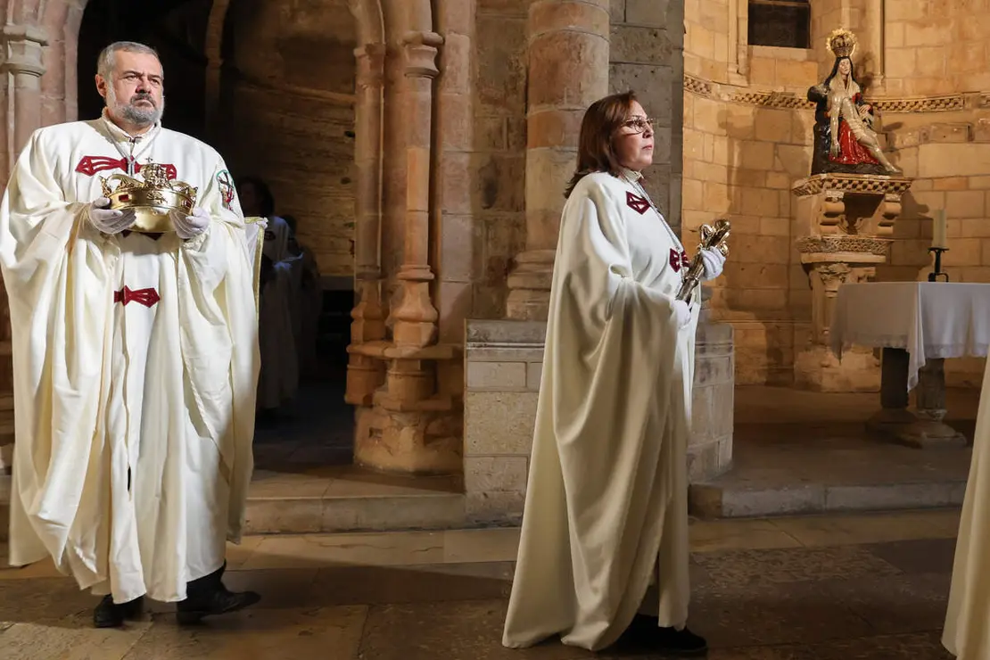 La Real Cofradía del Pendón de San Isidoro conmemora el 962 aniversario de las Reliquias del Santo desde Santiponce-Itálica (Sevilla) a León con la acogida de los nuevos hermanos cofrades y el nombramiento del Caballero Cofrade de Honor de este año