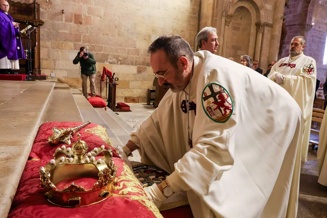 La Real Cofradía del Pendón de San Isidoro conmemora el 962 aniversario de las Reliquias del Santo desde Santiponce-Itálica (Sevilla) a León con la acogida de los nuevos hermanos cofrades y el nombramiento del Caballero Cofrade de Honor de este año
