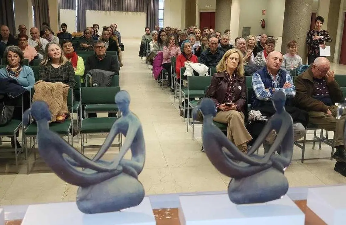 El sal&oacute;n de actos de Fundos, en Veguellina de &Oacute;rbigo, acogi&oacute; la XXXI Jornada Provincial de Formaci&oacute;n y Convivencia de los delegados locales de la Hermandad de Donantes de Sangre de Le&oacute;n. El encuentro reuni&oacute; a m&aacute;s de 70 representantes procedentes de otros tantos municipios de la provincia, en una cita ya consolidada dentro del calendario anual de la entidad.