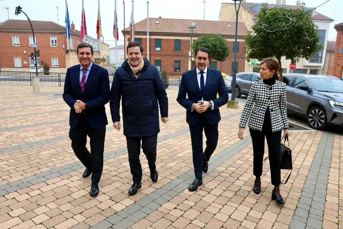 El presidente de la Junta de Castilla y Le&oacute;n, Alfonso Fern&aacute;ndez Ma&ntilde;ueco, presenta las obras de finalizaci&oacute;n del pol&iacute;gono industrial de Villadangos del P&aacute;ramo (Le&oacute;n)