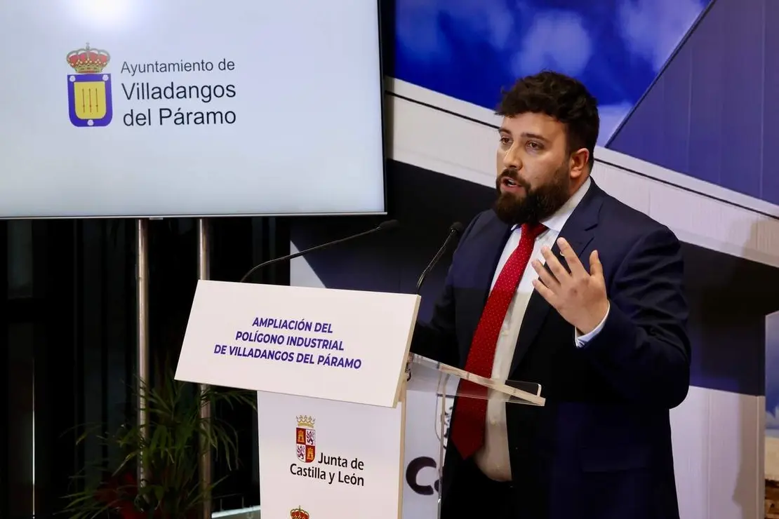 El presidente de la Junta de Castilla y Le&oacute;n, Alfonso Fern&aacute;ndez Ma&ntilde;ueco, presenta las obras de finalizaci&oacute;n del pol&iacute;gono industrial de Villadangos del P&aacute;ramo (Le&oacute;n)