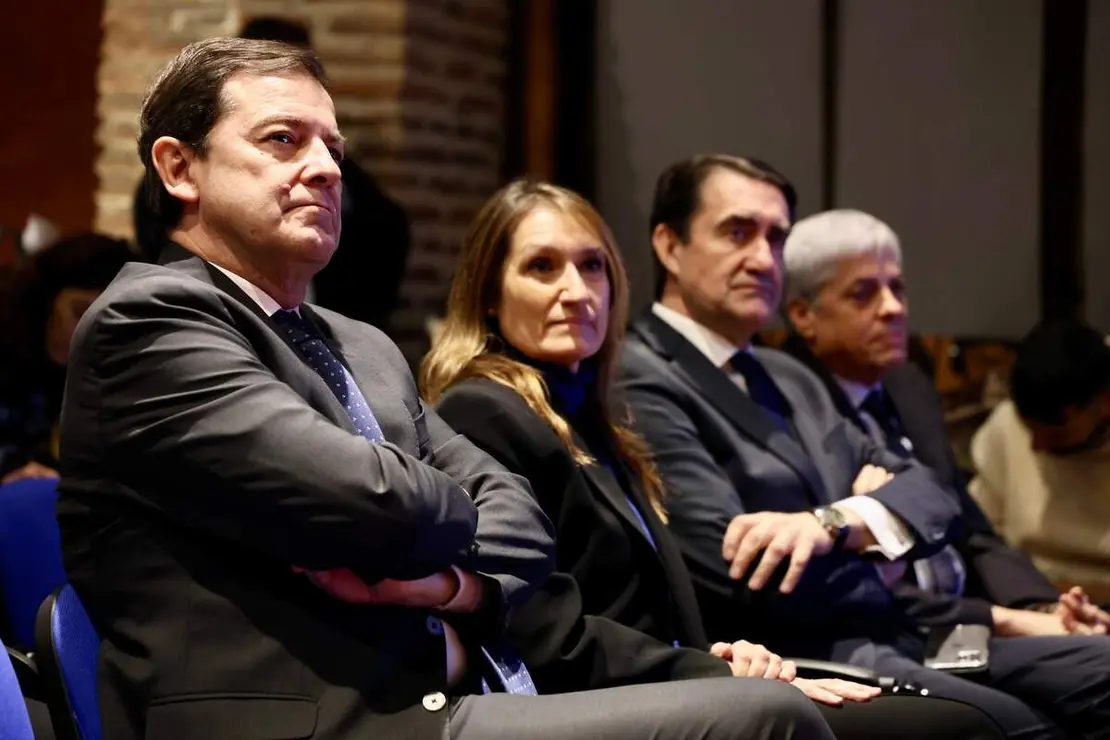 El presidente de la Junta de Castilla y Le&oacute;n, Alfonso Fern&aacute;ndez Ma&ntilde;ueco, firma un protocolo de colaboraci&oacute;n con el Ayuntamiento de Le&oacute;n.