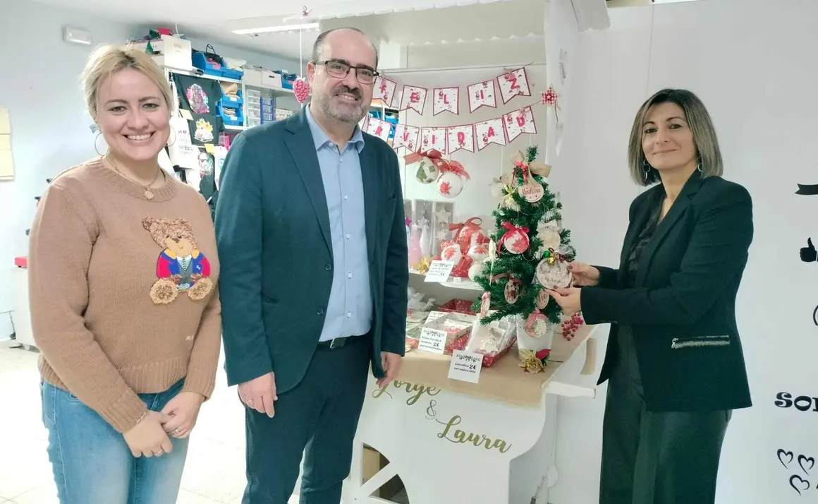 El alcalde de Ponferrada, Marco Morala, acompa&ntilde;ado por la concejala de Bienestar Social y Familia, Alexandra Rivas, ha realizado este martes una ronda de visitas institucionales a distintos centros sociales y sanitarios de la ciudad con motivo de las pr&oacute;ximas fiestas navide&ntilde;as.
