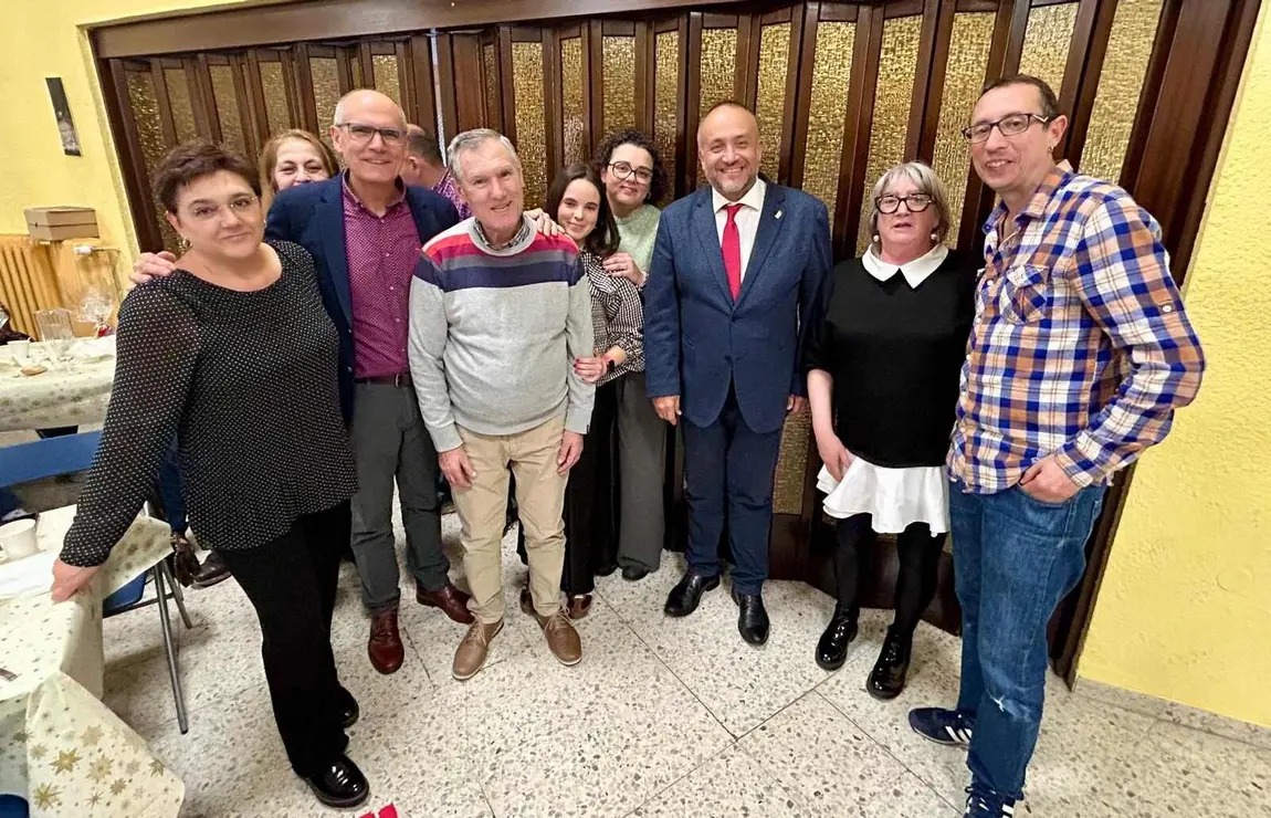 El presidente de la Diputaci&oacute;n, Gerardo &Aacute;lvarez Courel, acompa&ntilde;ado por el diputado de Derechos Sociales, Francisco Javier &Aacute;lvarez, y el diputado de Contrataci&oacute;n y Desarrollo Econ&oacute;mico, Jos&eacute; Pellitero, visit&oacute; este mi&eacute;rcoles el centro Cosamai, en Astorga, dentro de la ronda navide&ntilde;a por los centros asistenciales de titularidad provincial.