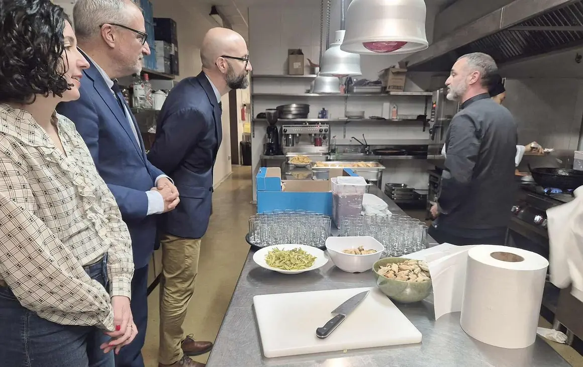 El subdelegado visita la gastoescuela