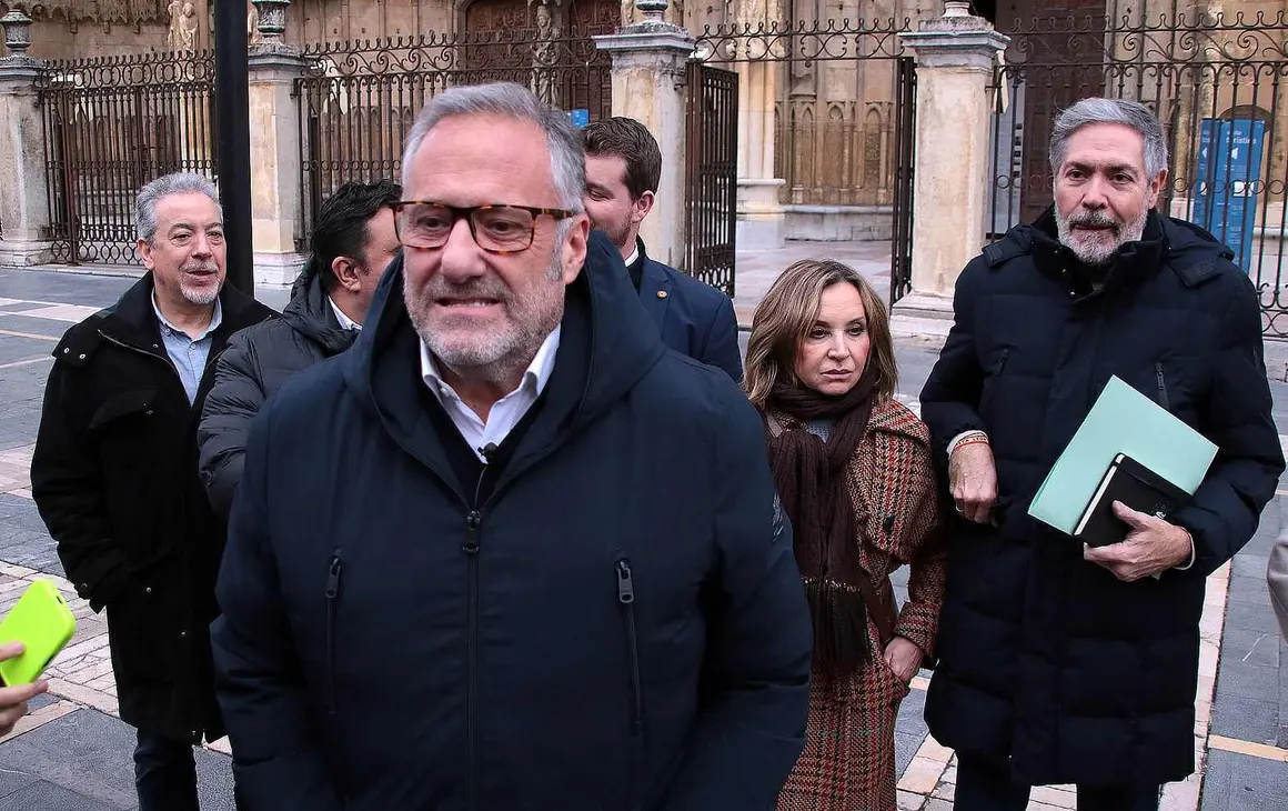 El Comit&eacute; Ejecutivo Provincial de Vox y Carlos Poll&aacute;n informan sobre asuntos de actualidad tras reunirse con la Plataforma M&aacute;s Vuelos y la asociaci&oacute;n Le&oacute;n Propone