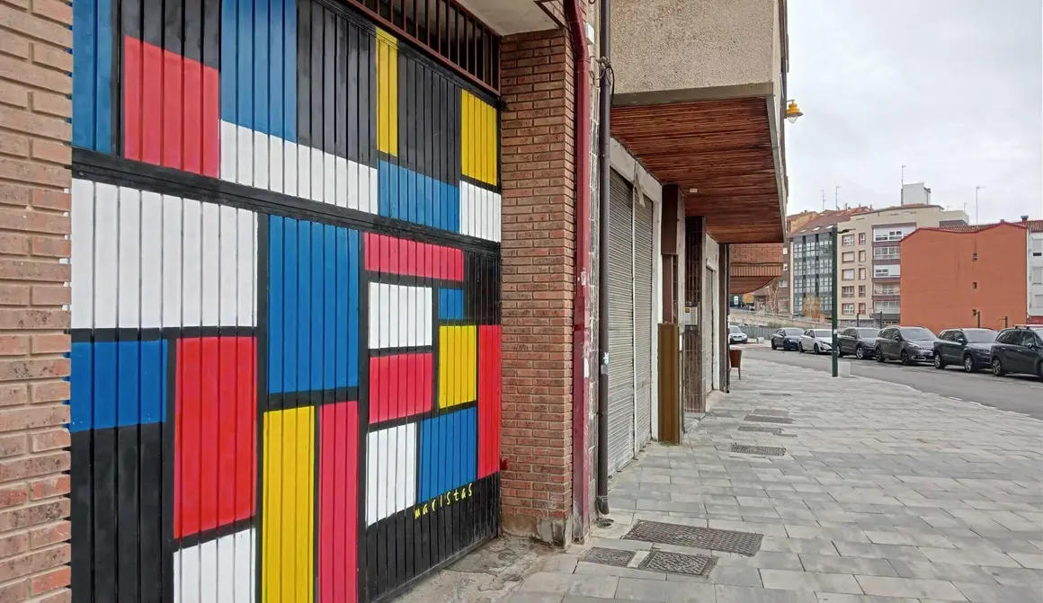 Mural  pintado el curso pasado en la Calle Bilbao, a 10 y 15 metros de los otros 2 murales, en el mismo edificio