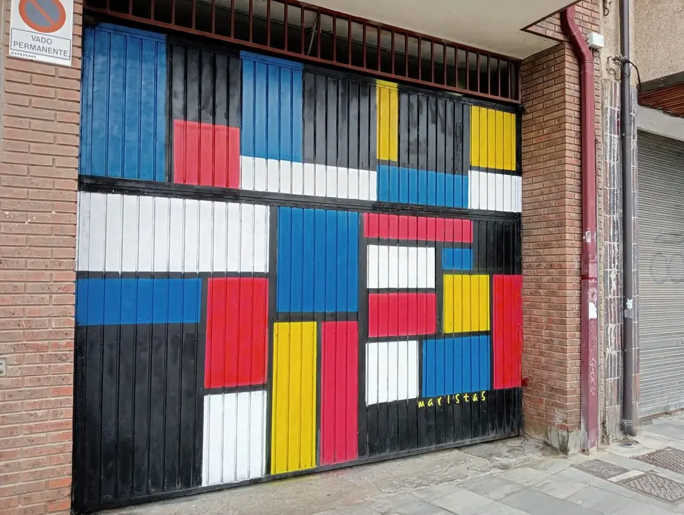 Mural pintado el curso pasado en la Calle Bilbao, a 10 y 15 metros de los otros 2 murales, en el mismo edificio