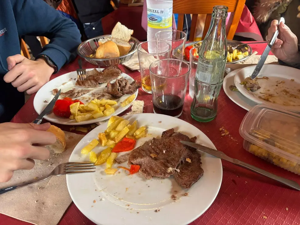 &Uacute;ltima comida en la Venta de Getino con Mirta y Carlos, un cl&aacute;sico de la hosteler&iacute;a provincial que ha cerrado sus puertas. Fotos de Javier Diez Reyero (7)