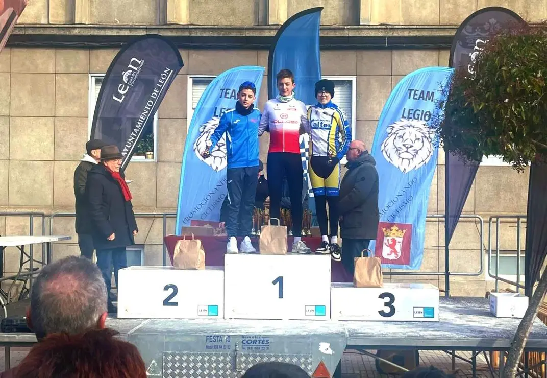 La tradicional carrera ciclista del Pavo recorre las calles de Le&oacute;n.