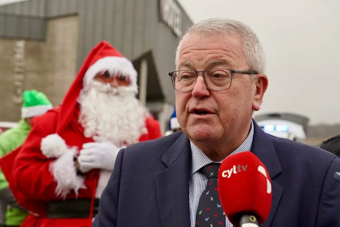 Visita de Pap&aacute; Noel al Hospital de Le&oacute;n organizada por la Delegaci&oacute;n de Participaci&oacute;n Ciudadana de la Polic&iacute;a Nacional y por la Asociaci&oacute;n Moteros Solidarios
