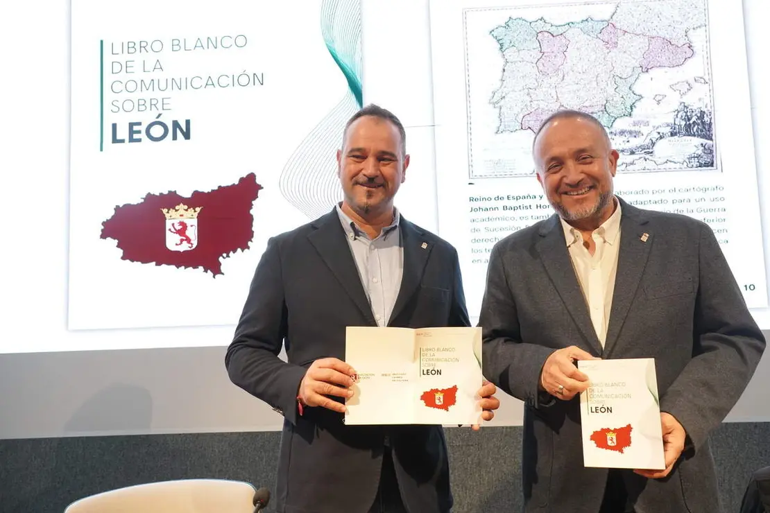 El presidente de la Diputaci&oacute;n de Le&oacute;n, Gerardo &Aacute;lvarez Courel, el diputado de Cultura, Arte y Patrimonio, Emilio Mart&iacute;nez, y el coordinador de Proyectos del ILC, Emilio Gancedo, presentan el &lsquo;Libro blanco de la comunicaci&oacute;n sobre Le&oacute;n&rsquo;