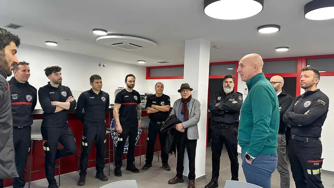 El subdelegado del Gobierno en Le&oacute;n, H&eacute;ctor Alaiz Moret&oacute;n, y el alcalde de la ciudad, Jos&eacute; Antonio Diez, realizaron este mi&eacute;rcoles una visita institucional a distintas dependencias de los cuerpos de seguridad con motivo de las fiestas navide&ntilde;as.