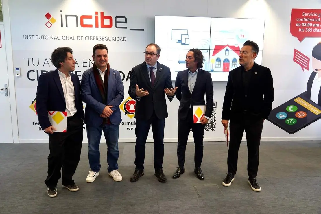 El Instituto Nacional de Ciberseguridad nombra Cibercooperante de Honor al grupo musical Caf&eacute; Quijano