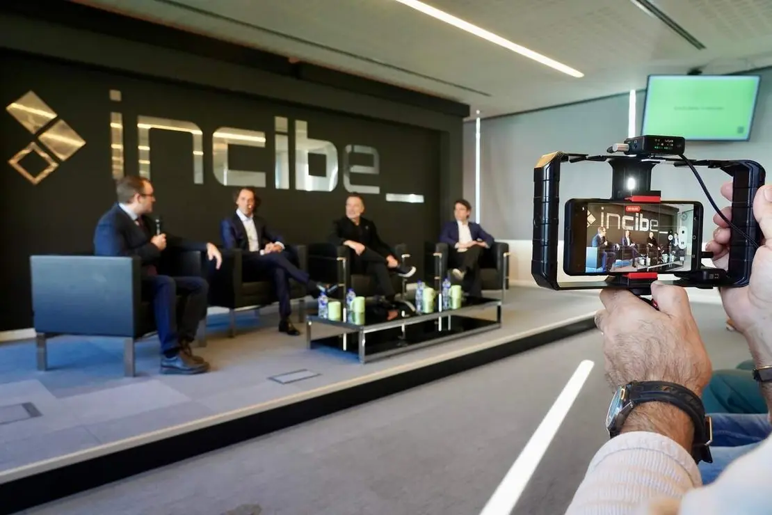 El Instituto Nacional de Ciberseguridad nombra Cibercooperante de Honor al grupo musical Caf&eacute; Quijano