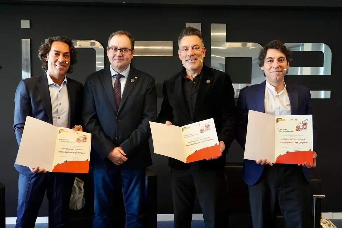 El Instituto Nacional de Ciberseguridad nombra Cibercooperante de Honor al grupo musical Caf&eacute; Quijano