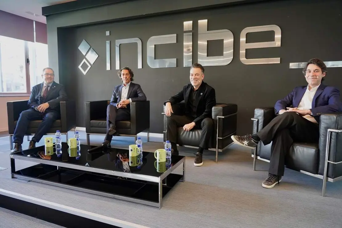 El Instituto Nacional de Ciberseguridad nombra Cibercooperante de Honor al grupo musical Caf&eacute; Quijano