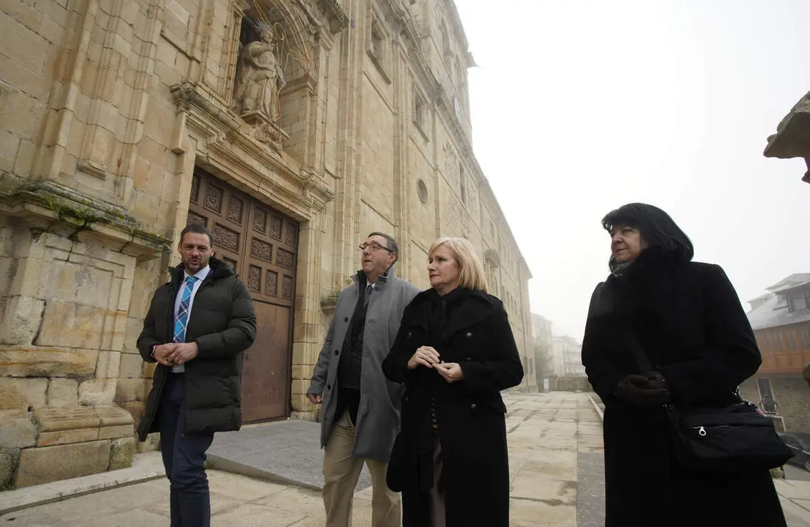 La consejera de Industria, Comercio y Empleo, Leticia Garc&iacute;a, durante su visita al Museo de Ciencias Naturales de Villafranca del Bierzo (Le&oacute;n), para informar de la resoluci&oacute;n definitiva del Programa Mixto de Empleo y Formaci&oacute;n del pr&oacute;ximo a&ntilde;o