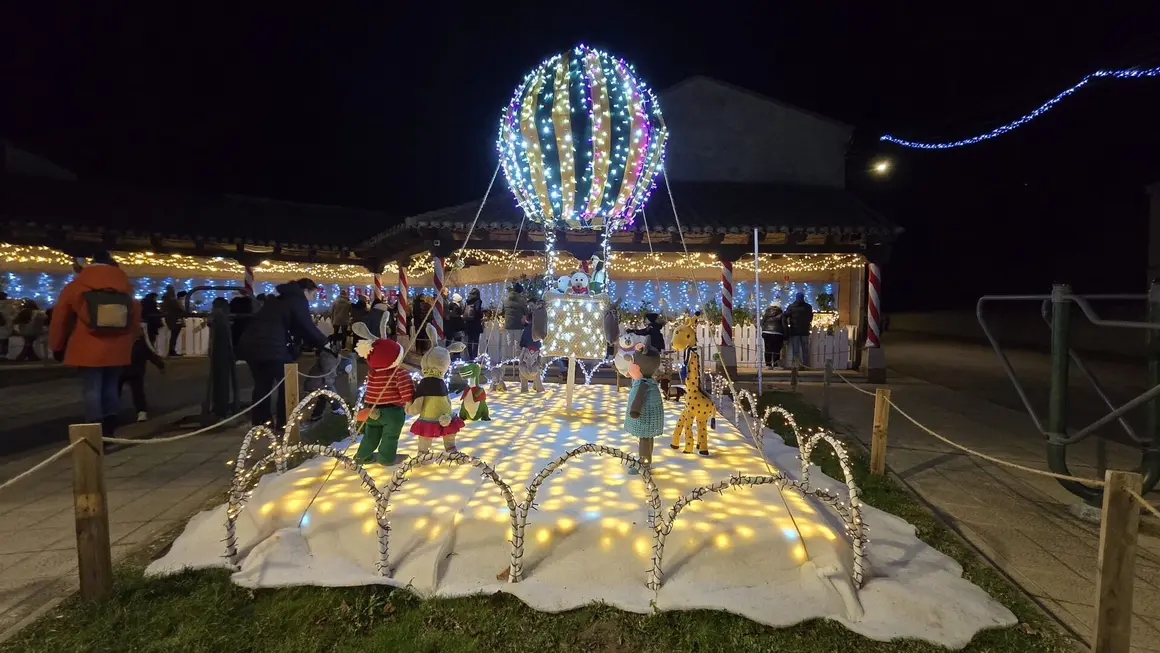 Villoria de &Oacute;rbigo se llena de Navidad con su &aacute;rbol de ganchillo, un espectacular bel&eacute;n, cientos de creaciones manuales y una decoraci&oacute;n &uacute;nica de la localidad. Fotos Carlos Calvo (15)