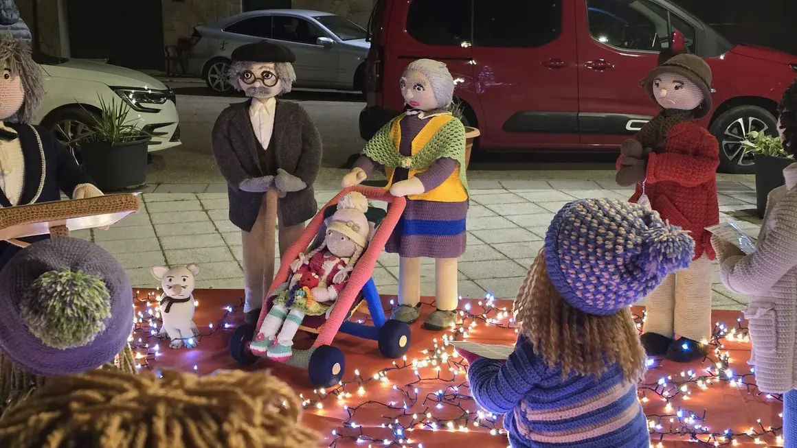 Villoria de &Oacute;rbigo se llena de Navidad con su &aacute;rbol de ganchillo, un espectacular bel&eacute;n, cientos de creaciones manuales y una decoraci&oacute;n &uacute;nica de la localidad. Fotos Carlos Calvo (25)