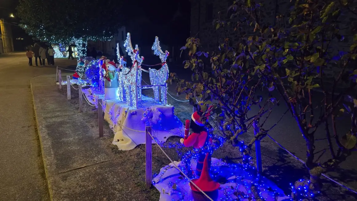 Villoria de &Oacute;rbigo se llena de Navidad con su &aacute;rbol de ganchillo, un espectacular bel&eacute;n, cientos de creaciones manuales y una decoraci&oacute;n &uacute;nica de la localidad. Fotos Carlos Calvo (42)