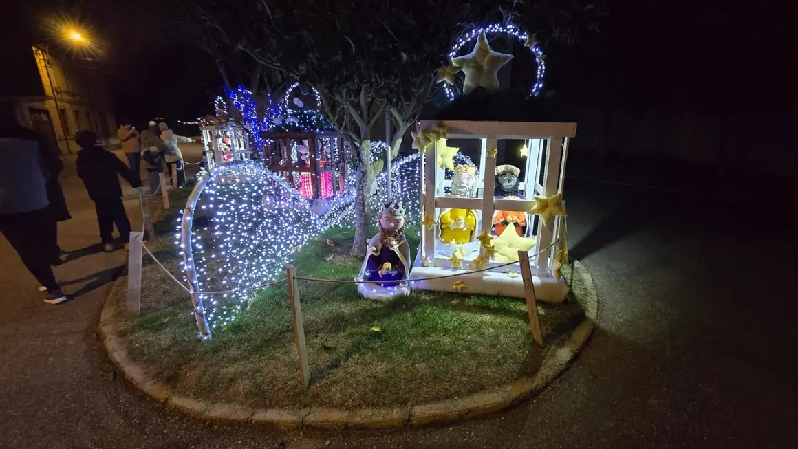 Villoria de &Oacute;rbigo se llena de Navidad con su &aacute;rbol de ganchillo, un espectacular bel&eacute;n, cientos de creaciones manuales y una decoraci&oacute;n &uacute;nica de la localidad. Fotos Carlos Calvo (46)