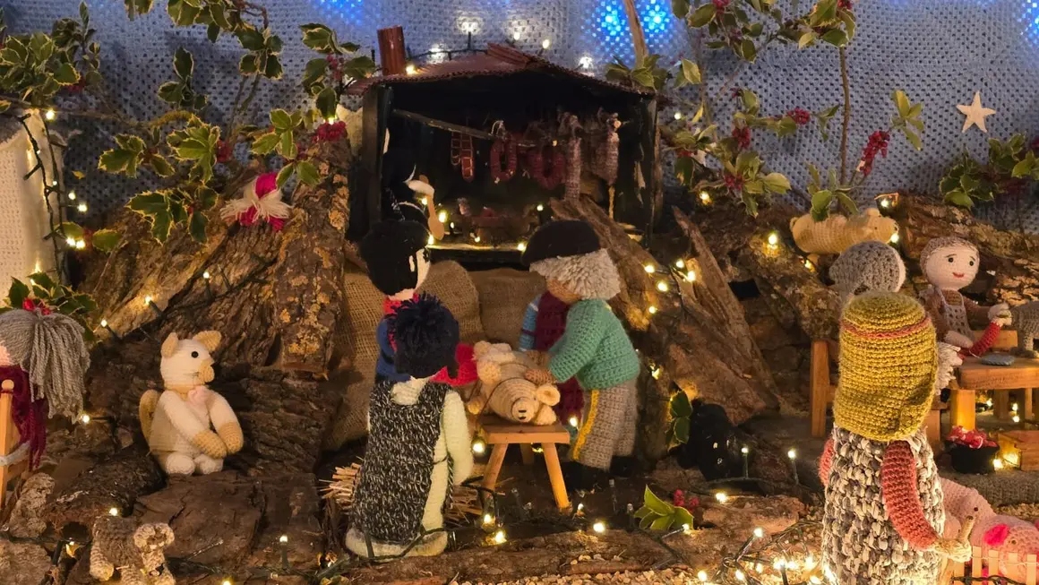 Villoria de &Oacute;rbigo se llena de Navidad con su &aacute;rbol de ganchillo, un espectacular bel&eacute;n, cientos de creaciones manuales y una decoraci&oacute;n &uacute;nica de la localidad. Fotos Carlos Calvo (54)